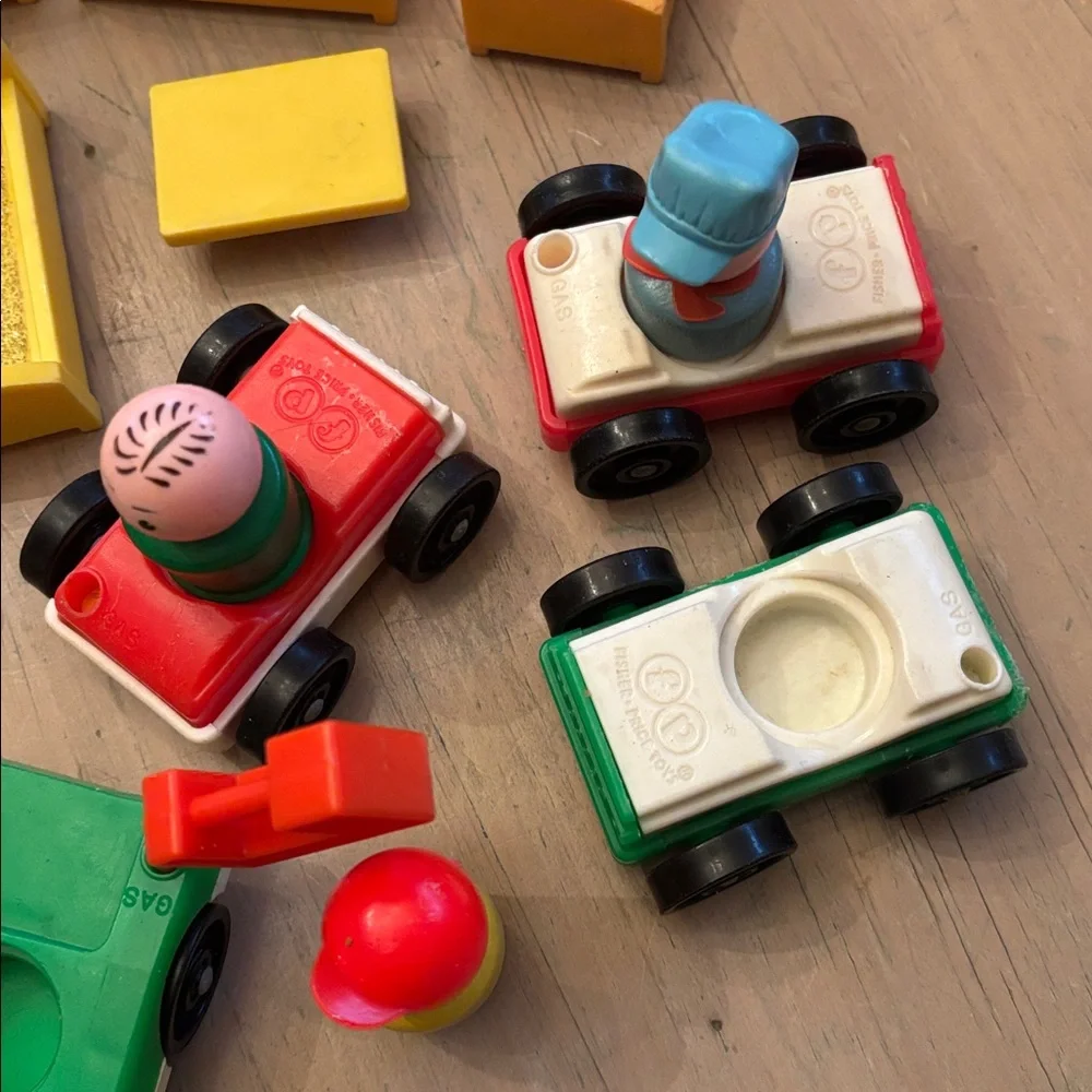 Fisher Price Little People with various pieces - Picture 6 of 7